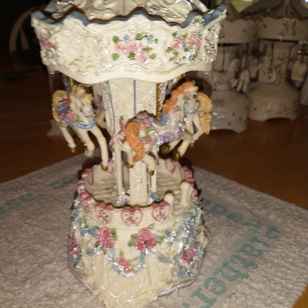 Musical carousel vintage